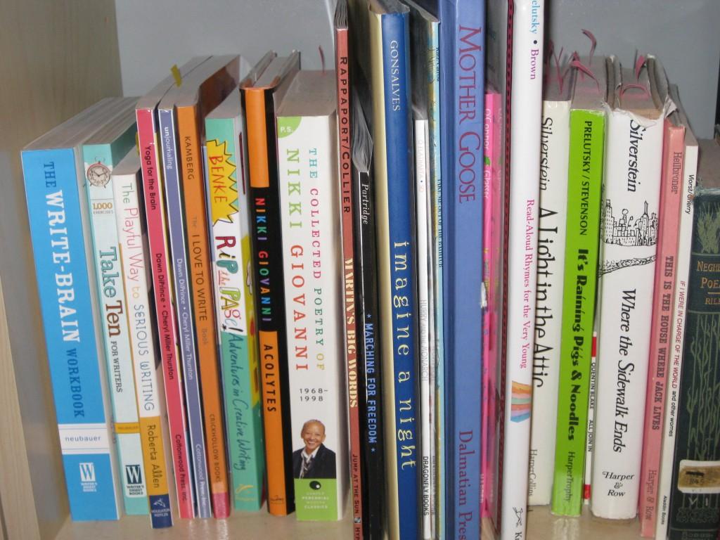 How to decorate a bookshelf image